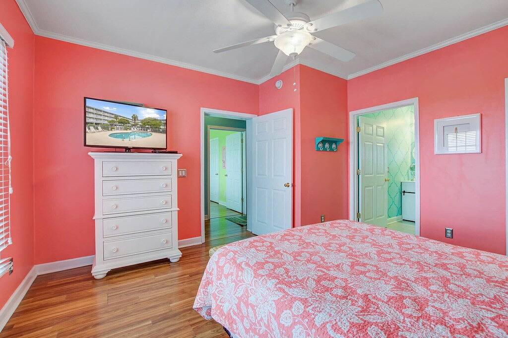 Ganze Wohnung, 10% Rabatt für den Rest von 2019! Haustierfreundlich, Minuten von allem! in Folly Beach, Charleston County