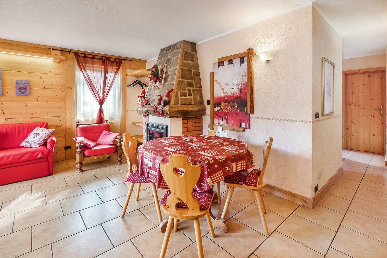 Appartement entier, Appartement de vacances 'Baita Dei Ski App 4' près des pistes avec terrasse, balcon et Wi-Fi. in Livigno (Town), Livigno