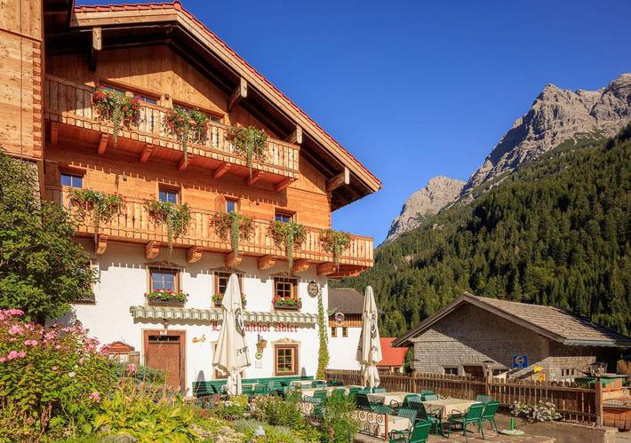 Komfortzimmer ohne Balkon (max. 4 Personen) in Hinterhornbach, Allgäuer Alpen (Österreich)