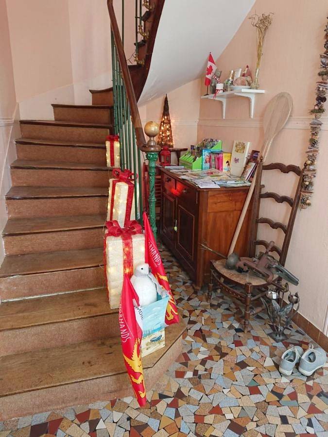 Family Room with Shower in Courseulles-sur-Mer, Région de Caen