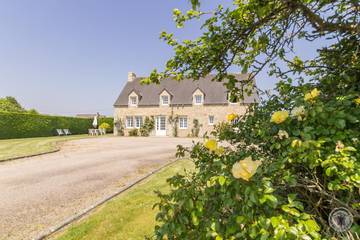 Gîte pour 9 personnes, avec terrasse et jardin à Réville