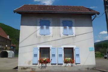 Gîte pour 4 personnes, avec jardin à Servance
