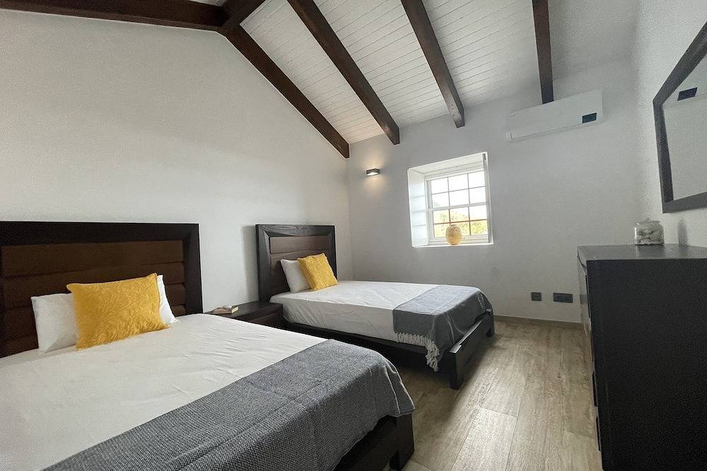 Stylish 2 Bedroom Stone House With Stunning Views, São Jorge, Azores (Vista) in São Jorge