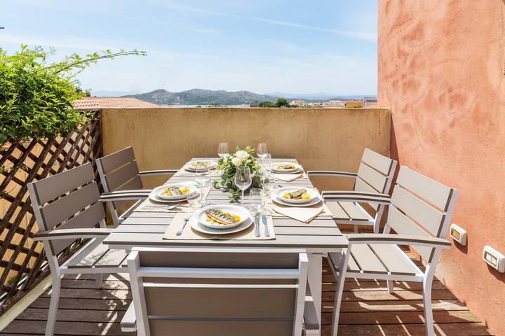 Ferienwohnung für 6 Personen, mit Terrasse und Ausblick auf La Maddalena