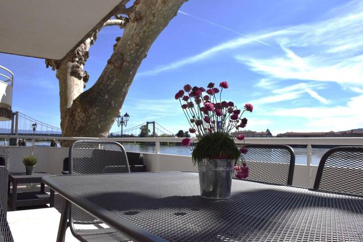 Location de vacances pour 6 personnes, avec Balcon ainsi que Terrasse et Vue à Tain-l'Hermitage