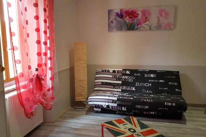 Gîte pour 6 personnes, avec terrasse et piscine ainsi que jacuzzi et jardin à Pomas - 4