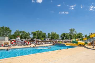 Camping pour 6 personnes, avec sauna ainsi que bassin pour enfant et jardin, adapté aux familles à Vendres