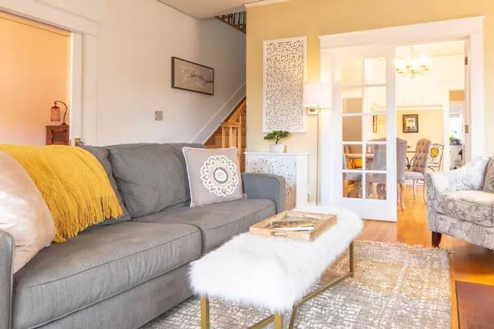 Vacation rental for 8 people, with terrace and yard in Manitou Springs