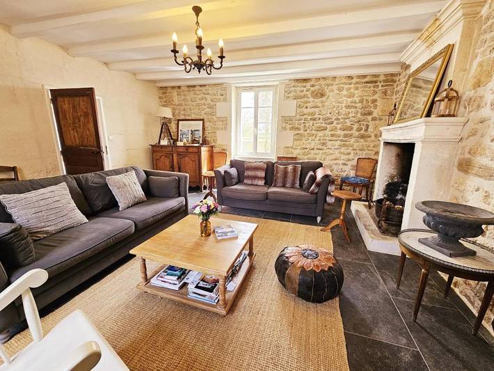 Location de vacances pour 13 personnes, avec piscine et jardin à Saint-Simeux