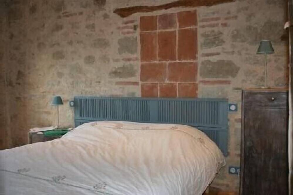 A former coach inn in the Xvii, in the heart of the country cocaine in Lavaur, Région de Castres