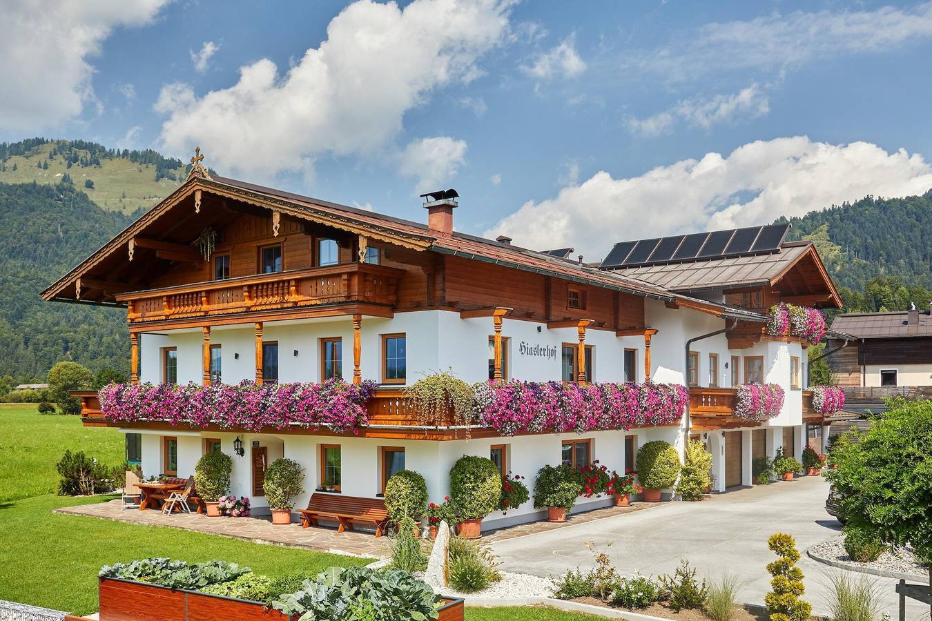 Ganze Ferienwohnung, Apartment/ Schlafzimmer /Dusche/ Wc,Blk,Kachelofen in Kössen, Kaiserwinkl
