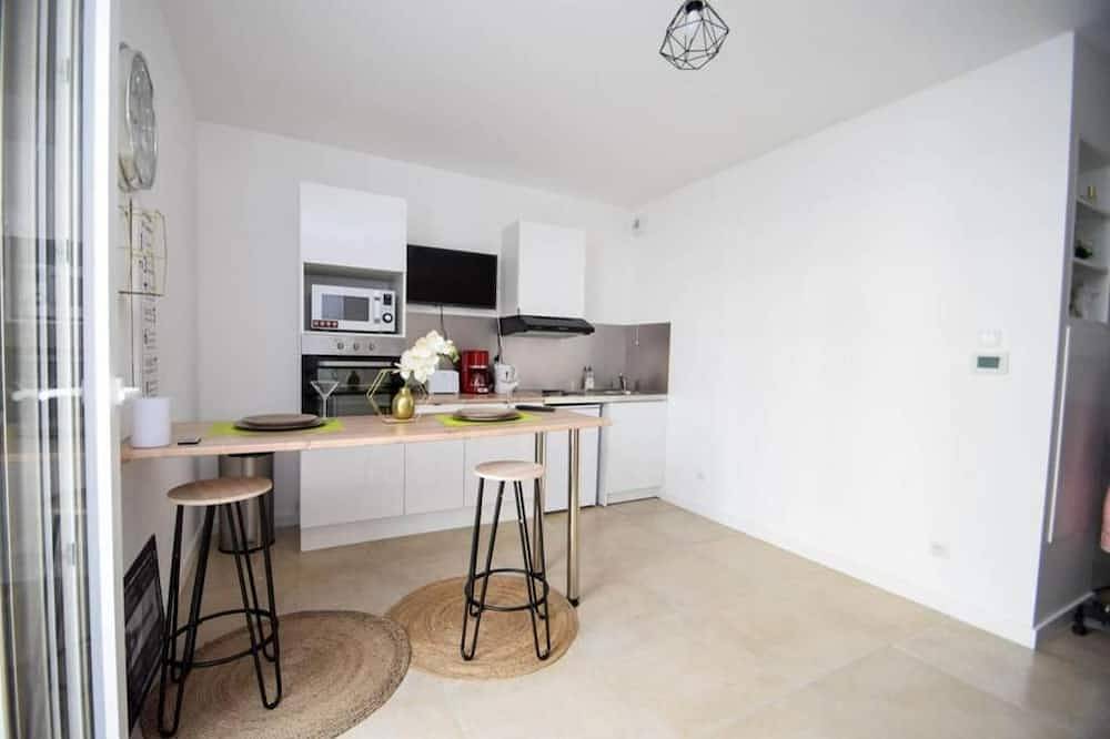 Entire apartment, Studio Neuf Paris La Défense/mont Valérien in Rueil-Malmaison, Hauts-de-Seine