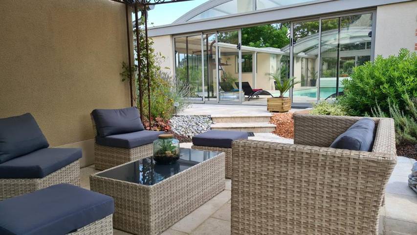 Location de vacances pour 10 personnes, avec bassin pour enfant et jardin ainsi que vue et piscine, animaux acceptés à Daumeray - 3