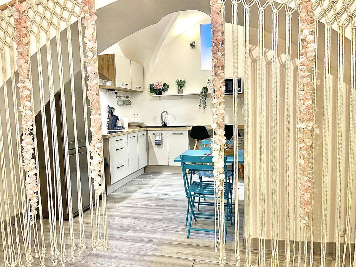 Appartement entier, *Le Lotus*Fiber Wifi*Hyper Center* in Salon-de-Provence, Côte méditerranéenne (France)