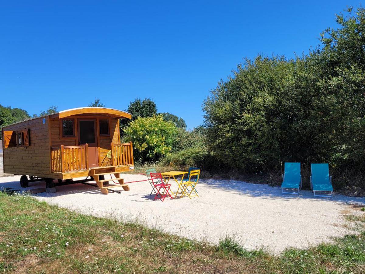 Roulotte à Sapharey in Sarrazac, Périgord Vert