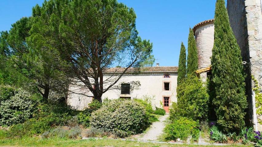 Location de vacances pour 16 personnes, avec Terrasse et Jardin ainsi que Piscine et Vue à Villarzel-du-Razès