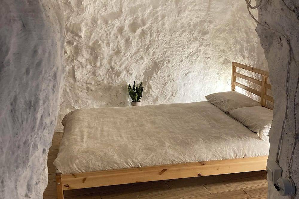 Cave House \"La Estrella\" 10 minutes from Granada center. in Surroundings of Sierra Nevada, Monachil