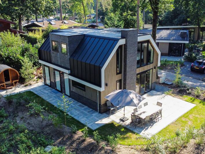 Ferienhaus für 10 Personen, mit Terrasse und Garten sowie Pool und Sauna in Hoenderloo