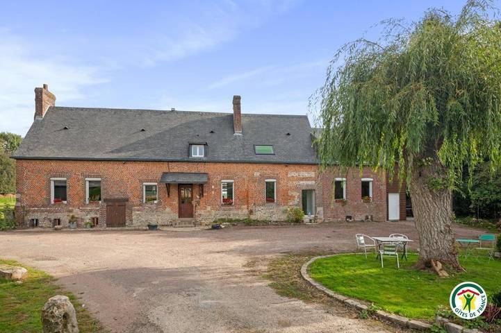 Location de vacances pour 8 personnes, avec jardin, animaux acceptés dans Sierville