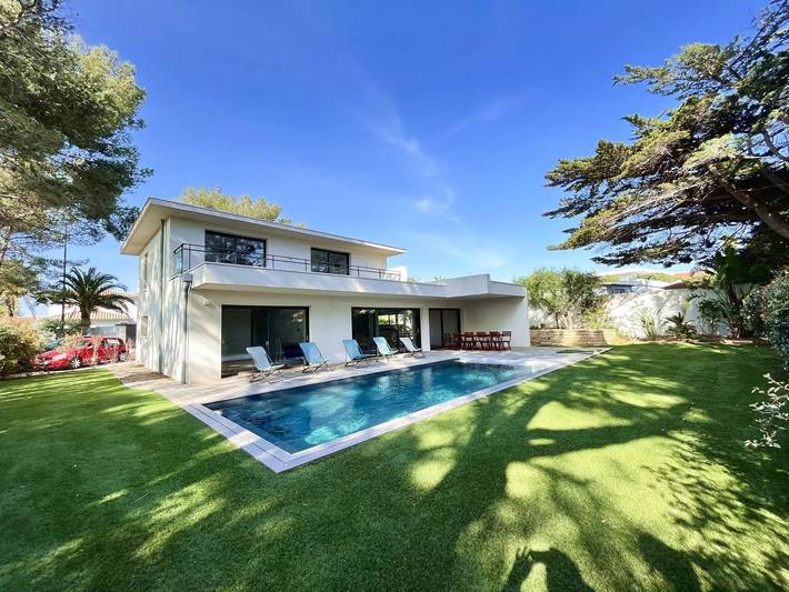 Villa pour 8 personnes, avec vue ainsi que terrasse et jardin à Six-Fours-les-Plages