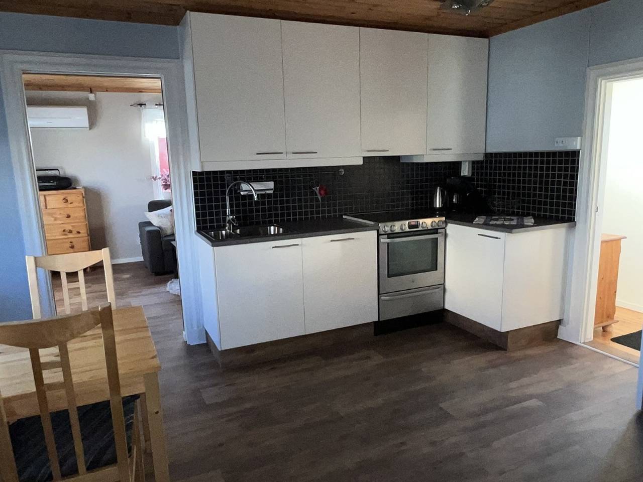 Rot-Weisses Ferienhaus im Småländischen Hochland in Jönköpings län