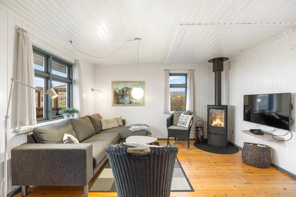 Gut gelegenes und helles Ferienhaus mit Wintergarten in Søndervig, Holmsland Klit