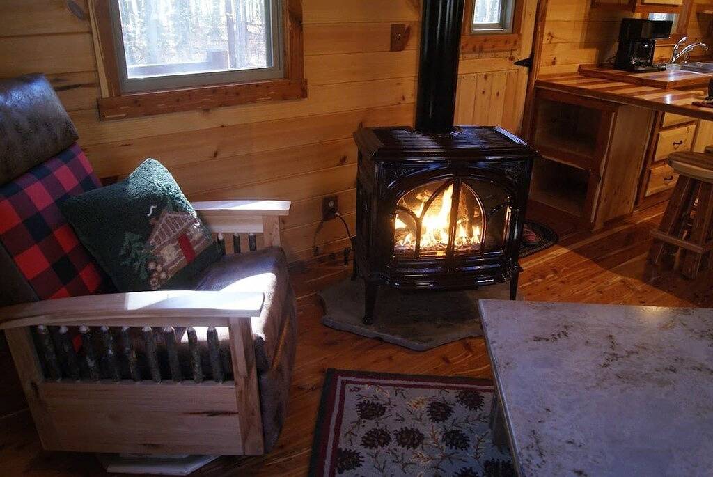 Ma & Pa’s Cabin Getaway Amish Country Outdoor Bath in Geauga County