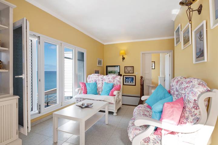Entire apartment, Vacation Apartment 'Carmencita' with Sea View, Wi-Fi and Air Conditioning in Puerto del Carmen, Tías