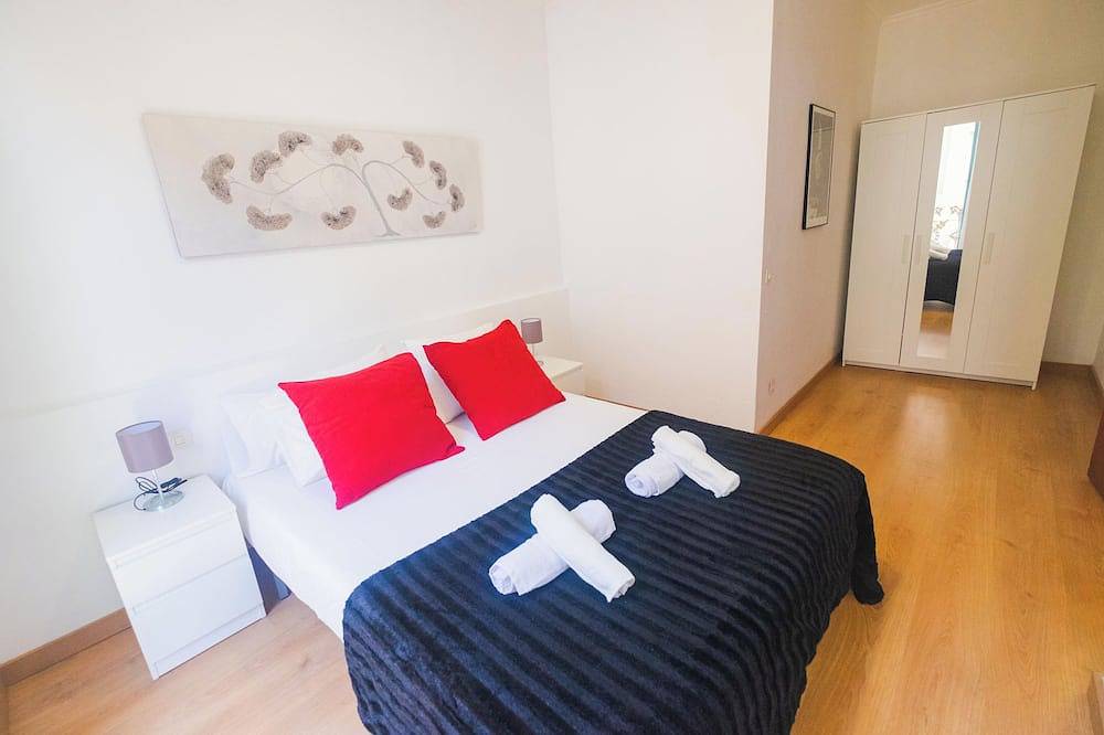 Entire apartment, Spacious 3bd/2bth Apartment in Gracia in Barcelona Centre, Barcelona
