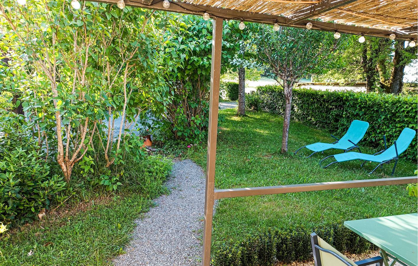 Appartement confortable dans le jardin avec WiFi et parking in Saint-André-d'Allas, Périgord Noir