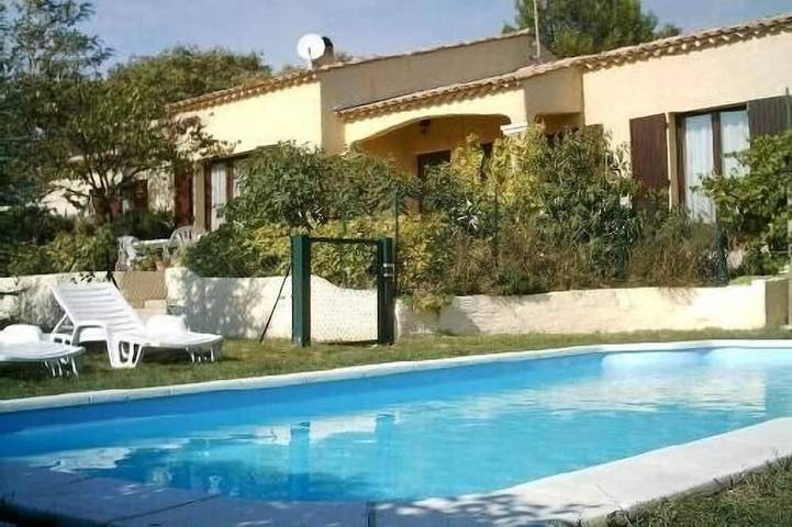 Gîte pour 4 personnes, avec Terrasse et Jardin à Aurons