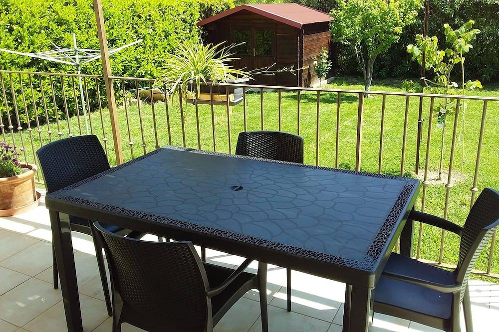 Nice, quiet house with swimming pool and air conditioning in Orange, Vaucluse
