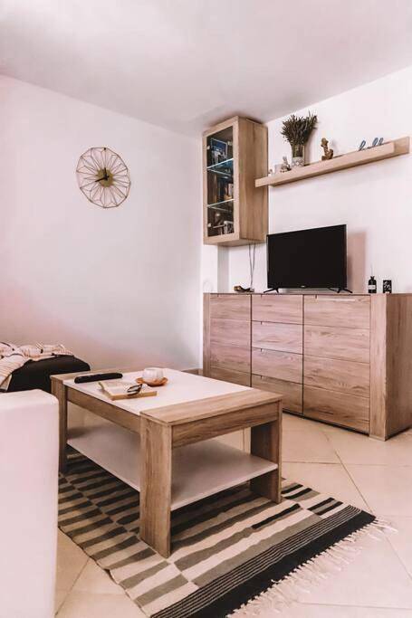 Ferienhaus für 4 Personen, mit Terrasse und Garten sowie Ausblick in Banjol - 3