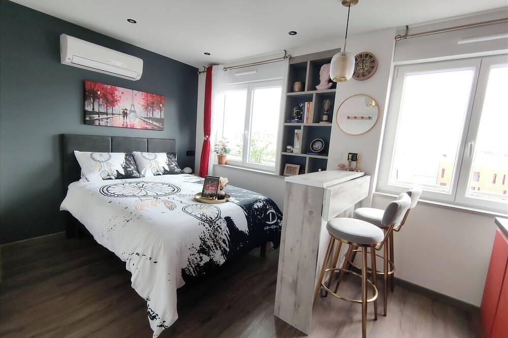 Entire apartment, Remarkable, air-con, 1-Bed Apartment by Paris in Le Kremlin-Bicêtre, Val-de-Marne