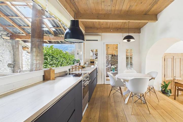 Location de vacances pour 5 personnes, avec terrasse et jardin dans Lully