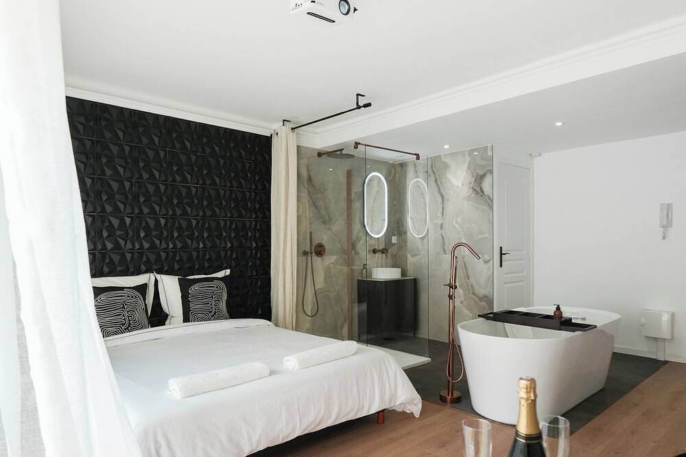 Apartamento entero, Large luxury studio by the sea in Cannes La Bocca, Cannes
