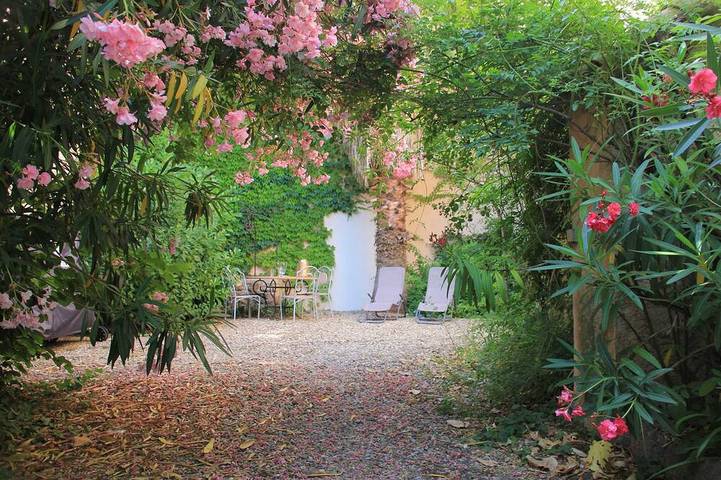 Location de vacances pour 13 personnes, avec Balcon à Gabian