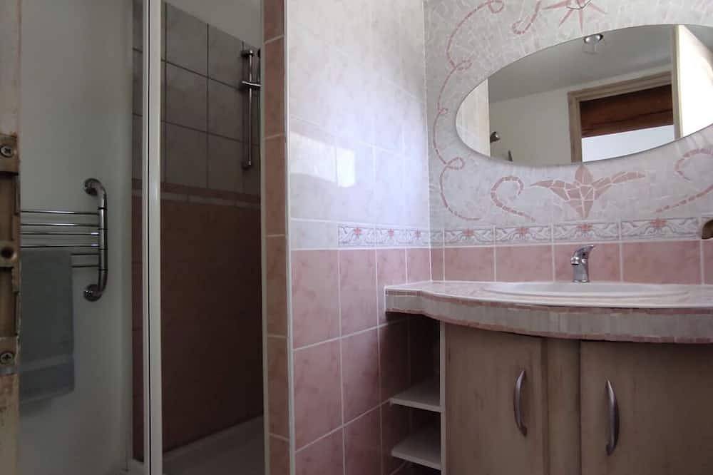 Appartement entier, Gite avec Piscine Verdon/Gréoux Bains/Lac Esparron. Animal de compagnie accepté in Saint-Julien, Région de Brignoles