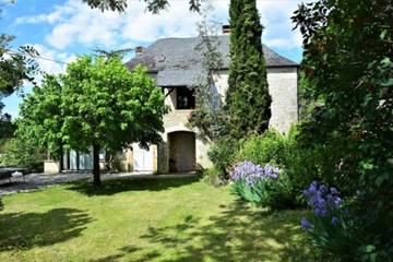 Gîte pour 9 personnes, avec terrasse et piscine, animaux acceptés à Floirac (Lot)