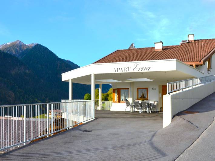 Ferienwohnung für 7 Personen, mit Balkon und Garten in Kappl