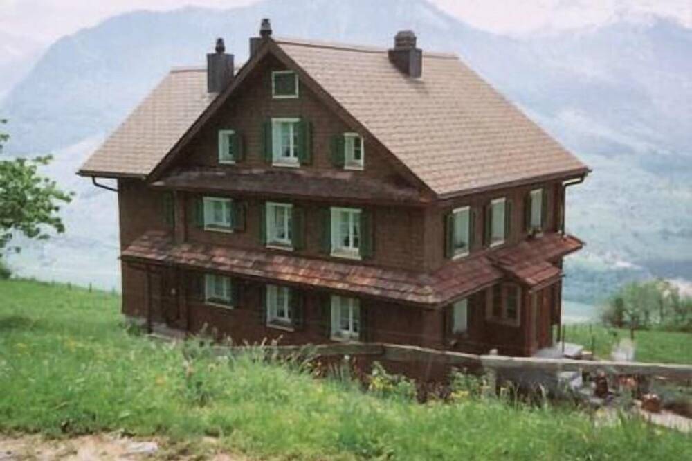 Etschenried farm in Obbürgen-Stansstad in Stansstad, Lake Lucerne