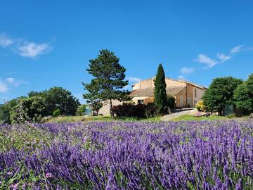 Gîte pour 4 personnes, avec terrasse et jardin à Roussillon