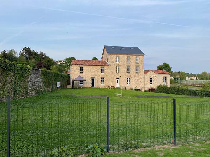 Gîte pour 30 personnes, avec terrasse et jardin
