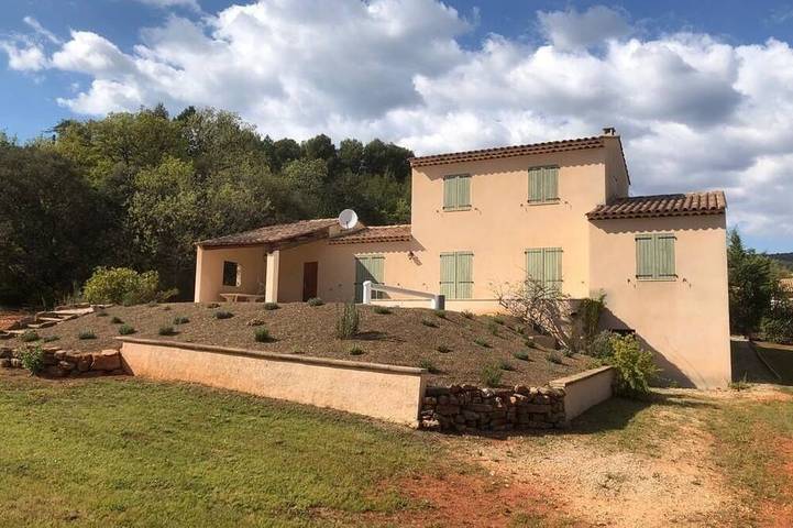 Maison de vacances pour 6 personnes, avec terrasse et jardin à Saint-Saturnin-lès-Apt
