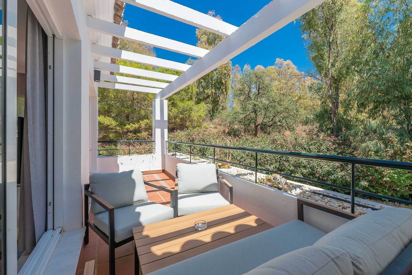 Apartamento entero, Apartamento 'Señorio De Gonzaga In Marbella' con piscina compartida, Wi-Fi y aire acondicionado. in Nueva Andalucia Golf Valley, Marbella
