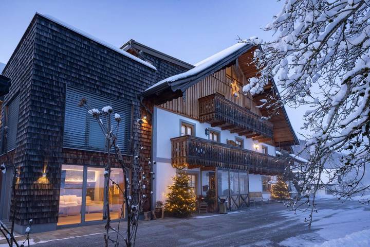 Ferienwohnung für 6 Personen, mit Pool und Sauna sowie Ausblick und Garten in Faistenau