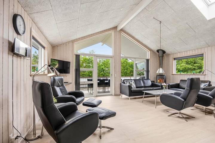 Holiday home in Blåvand with games room, hot tub and sauna in Blavand, Varde Region