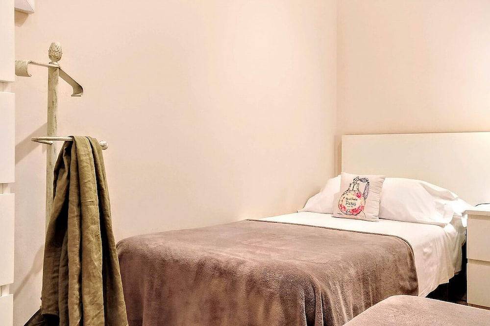 Entire apartment, Charming Designer 3Br & sunny Terrace in Eixample - Noname in Barcelona Centre, Barcelona