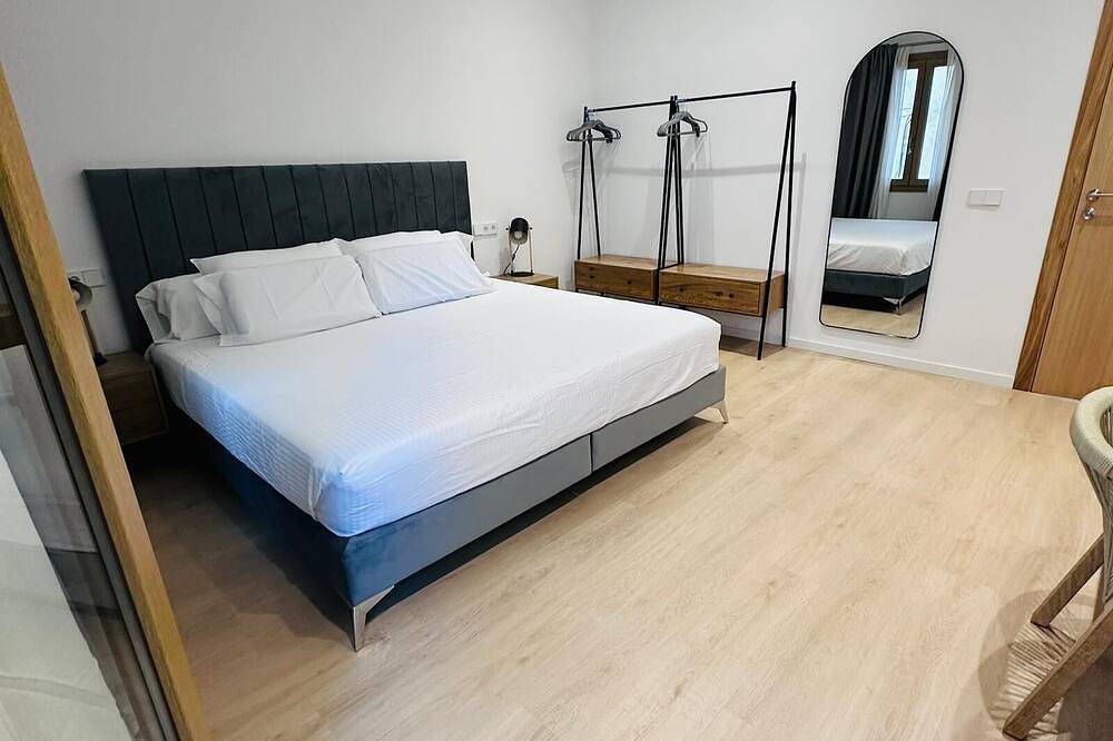 House with Private Pool, Comfortable and Family Friendly in Maria de la Salut, Majorca Center