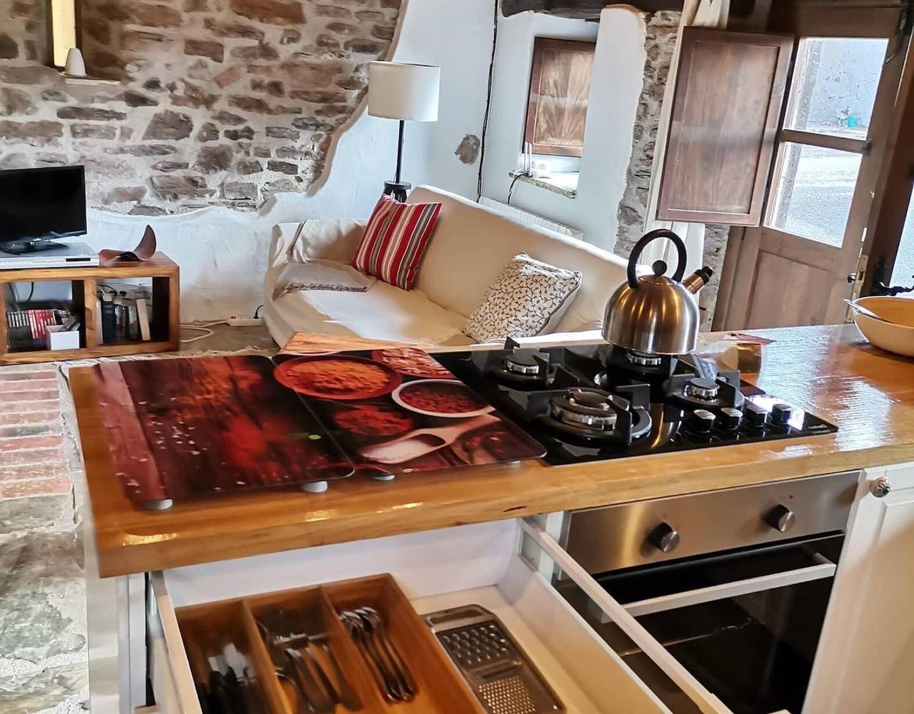 Landhuis 'Nela' met uitzicht op de bergen, privéterras en Wifi, foto 10